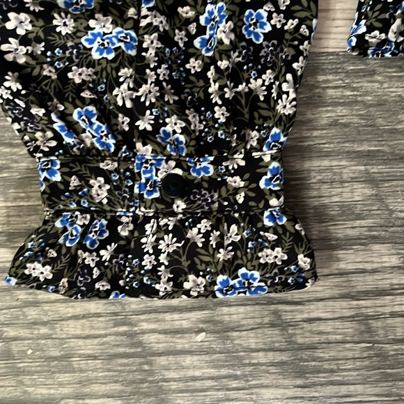 41 Hawthorne Miley ruffle trim button up blouse womens size small black floral. - Picture 3 of 8